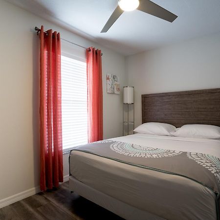 Oasis Villa Retreat 브레던톤 외부 사진