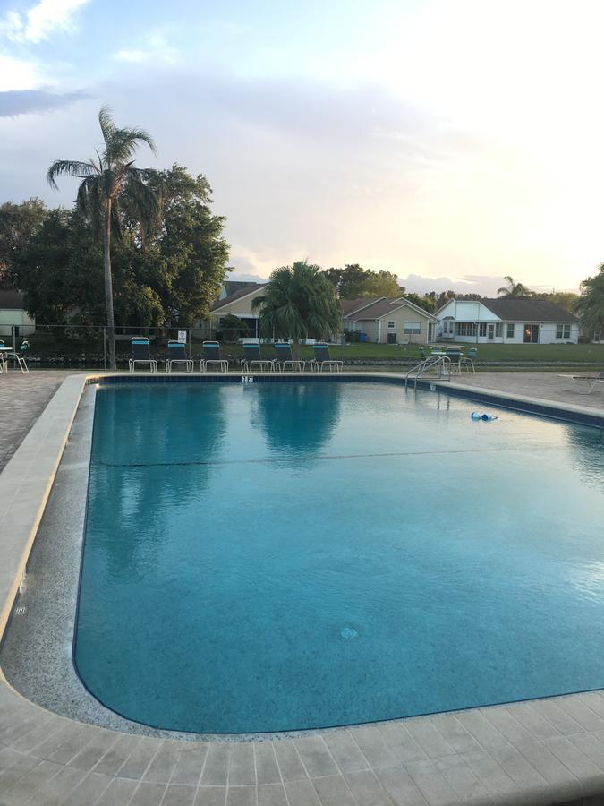 Oasis Villa Retreat 브레던톤 외부 사진